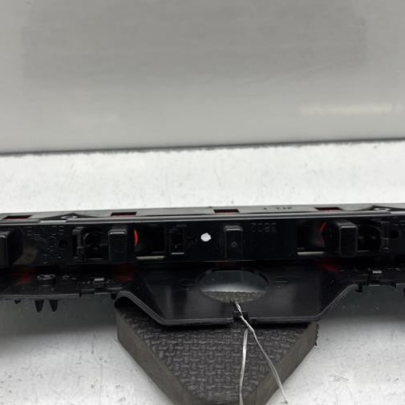 Feu arriere stop central PEUGEOT 106 Photo n°2