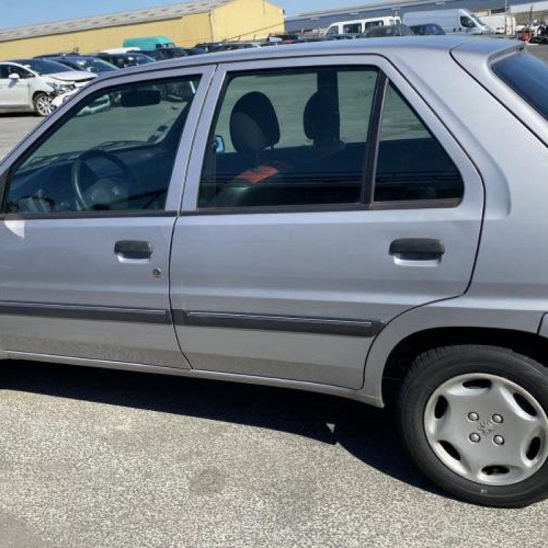 Retroviseur gauche PEUGEOT 106 Photo n°16