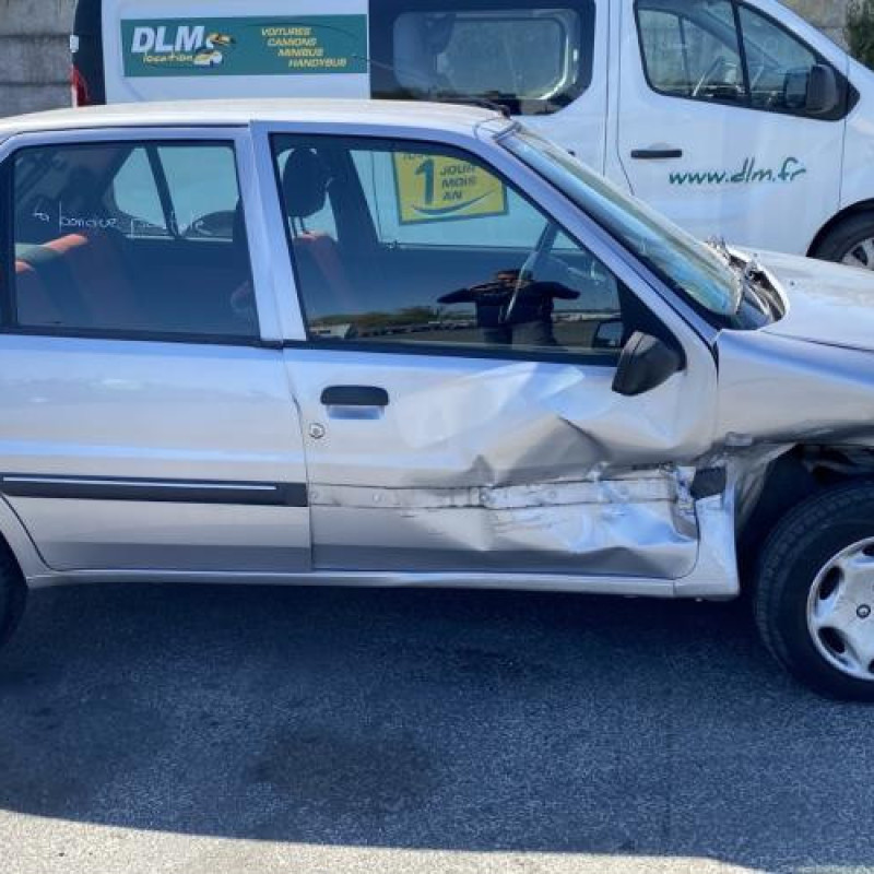 Retroviseur gauche PEUGEOT 106 Photo n°17