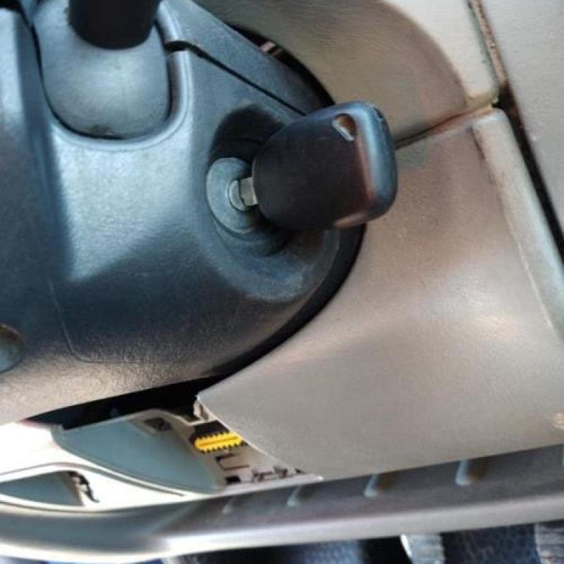 Pompe de direction RENAULT TRAFIC 2 Photo n°3