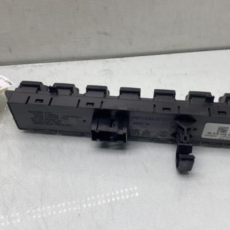 Bouton de warning PEUGEOT 3008 1 Photo n°2