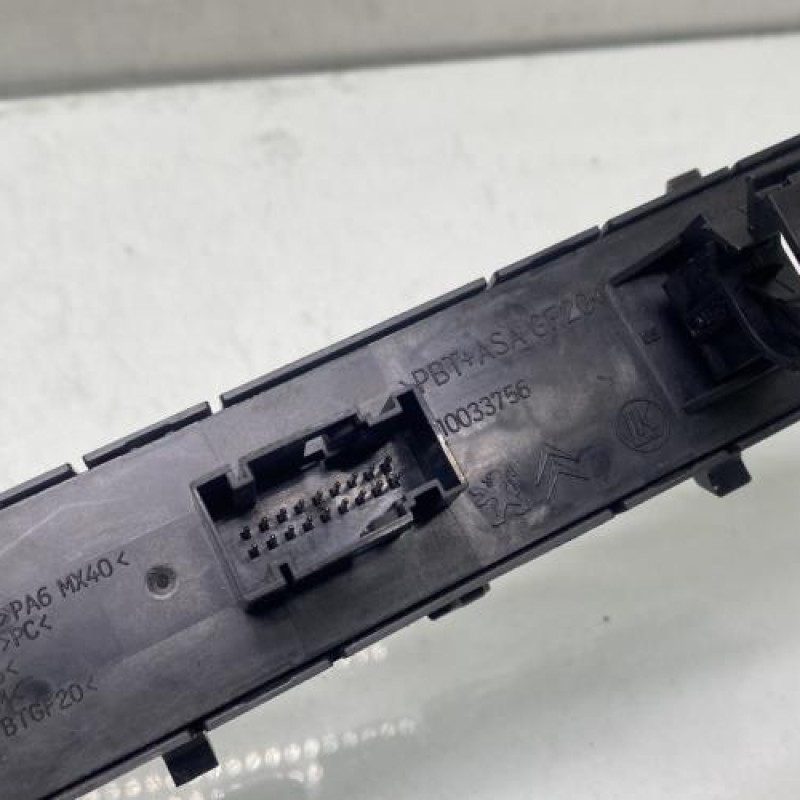 Bouton de warning PEUGEOT 3008 1 Photo n°3