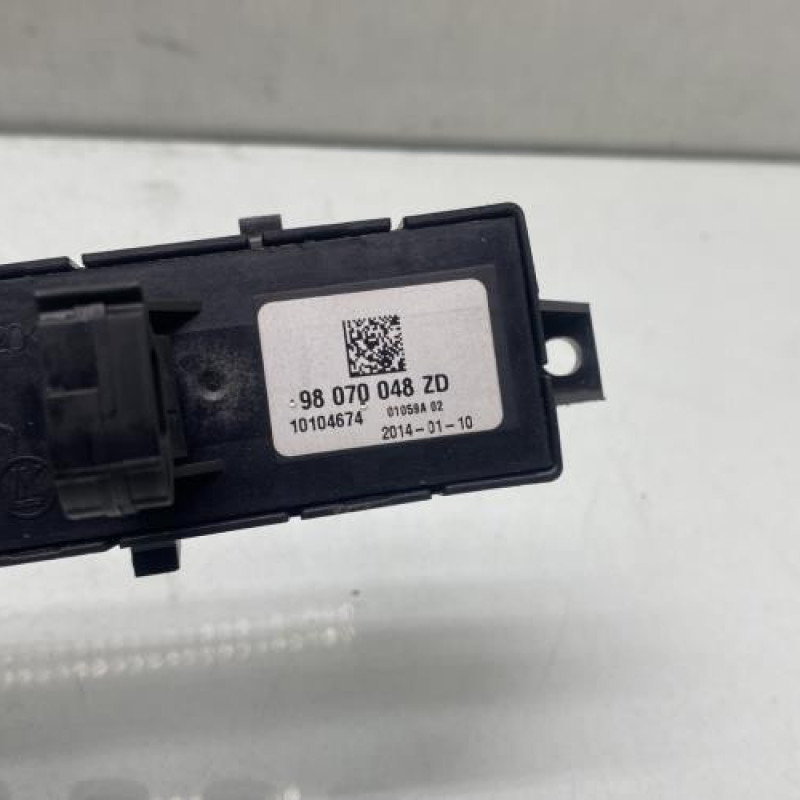 Bouton de warning PEUGEOT 3008 1 Photo n°4