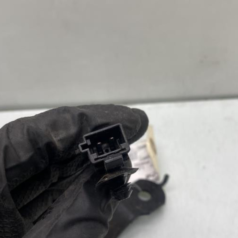 Attache ceinture avant gauche RENAULT CLIO 3 Photo n°4