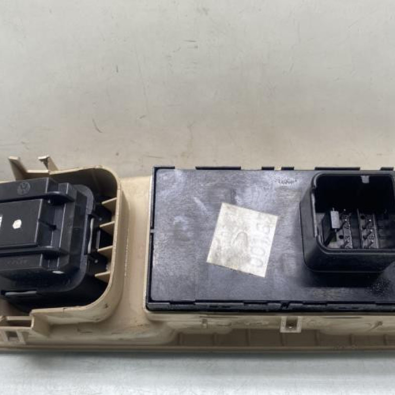 Interrupteur de leve vitre avant gauche VOLKSWAGEN PASSAT 6 Photo n°6