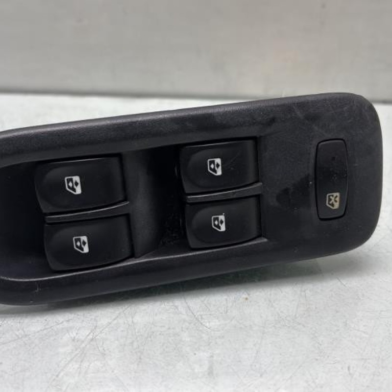 Interrupteur de leve vitre avant gauche RENAULT CLIO 3 Photo n°1