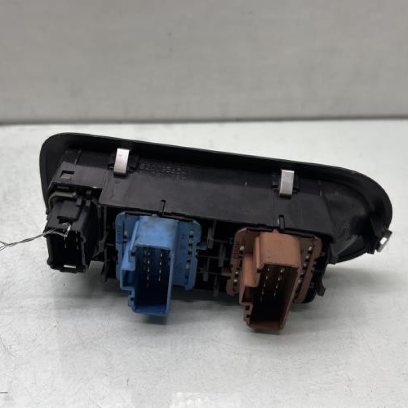 Interrupteur de leve vitre avant gauche RENAULT CLIO 3 Photo n°2