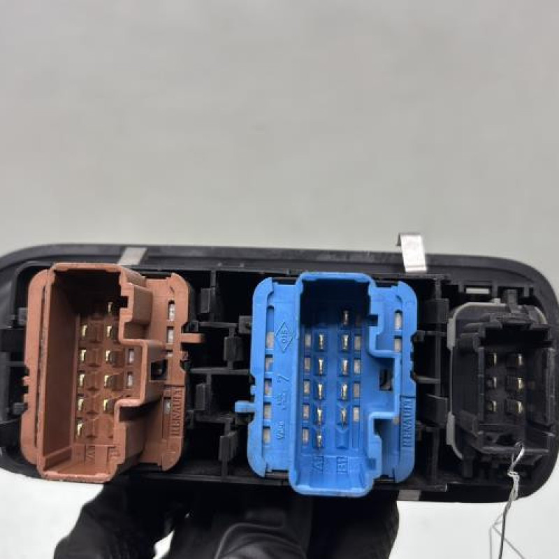 Interrupteur de leve vitre avant gauche RENAULT CLIO 3 Photo n°3