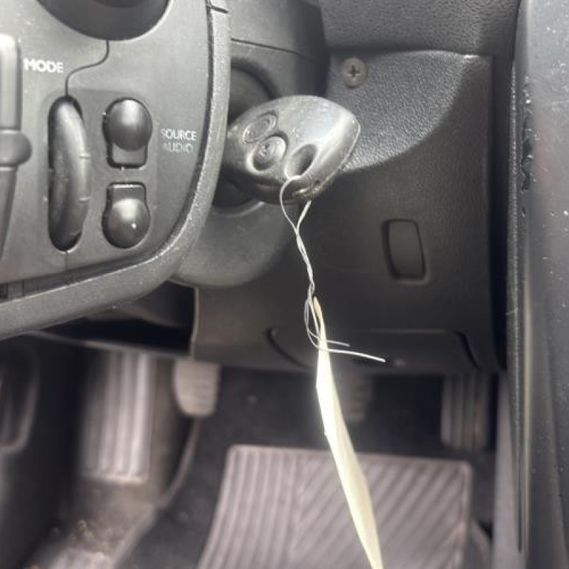 Interrupteur de leve vitre avant gauche RENAULT CLIO 3 Photo n°20