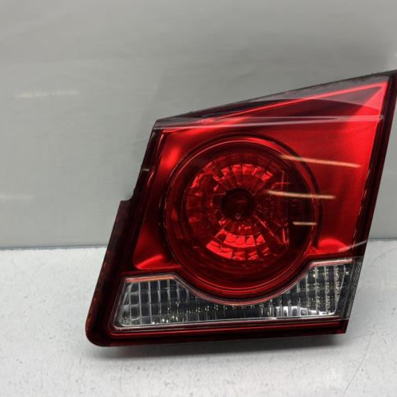 Feu arriere secondaire droit (feux) CHEVROLET CRUZE Photo n°1