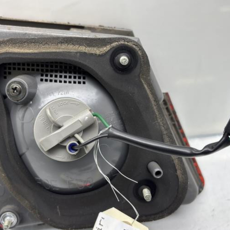 Feu arriere secondaire droit (feux) CHEVROLET CRUZE Photo n°3