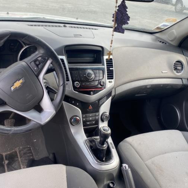 Feu arriere secondaire droit (feux) CHEVROLET CRUZE Photo n°19