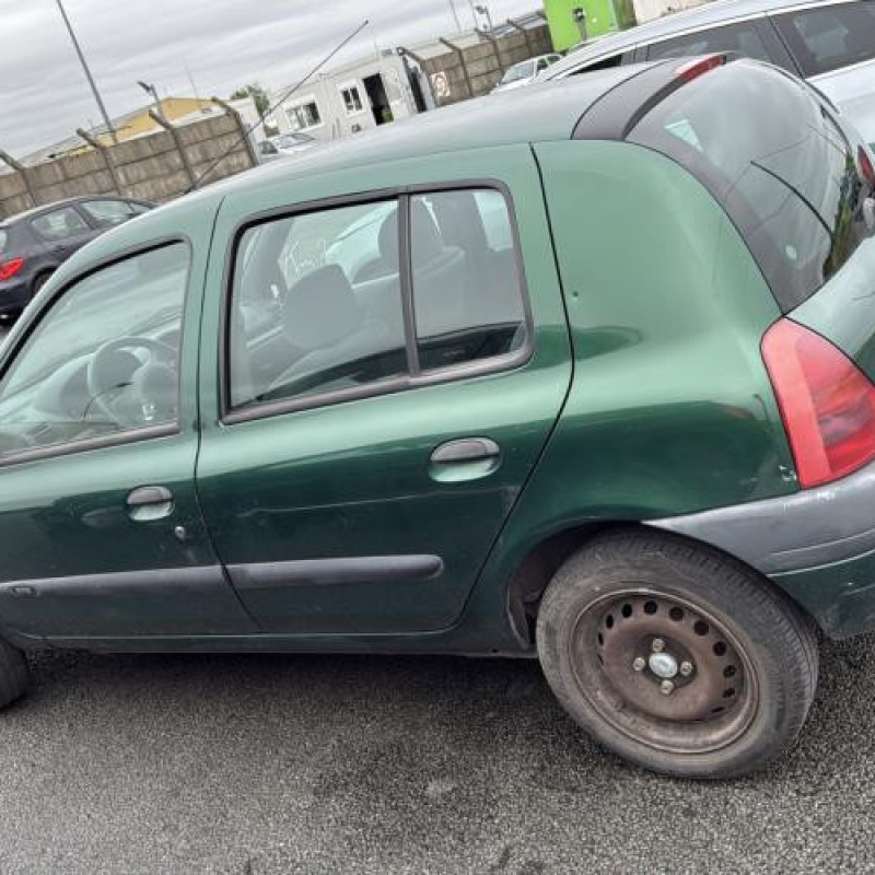 Calandre RENAULT CLIO 2 Photo n°10