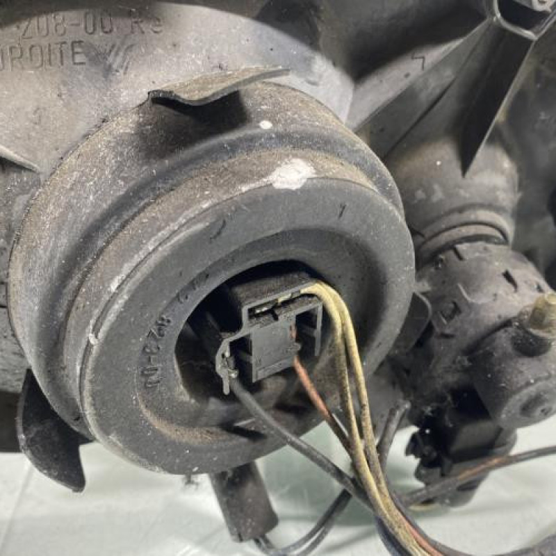 Optique avant principal droit (feux)(phare) RENAULT CLIO 2 Photo n°3