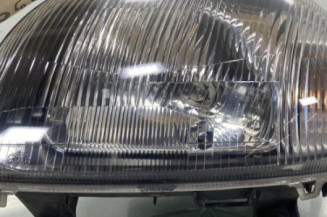 Optique avant principal gauche (feux)(phare) RENAULT CLIO 2 Photo n°1