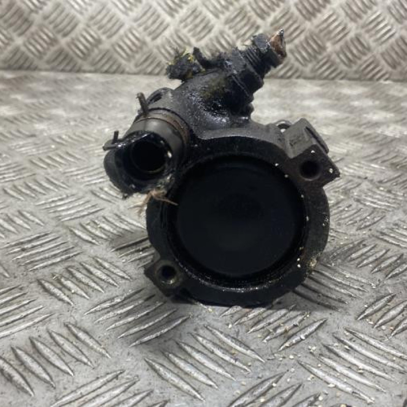 Pompe de direction RENAULT CLIO 2 Photo n°2