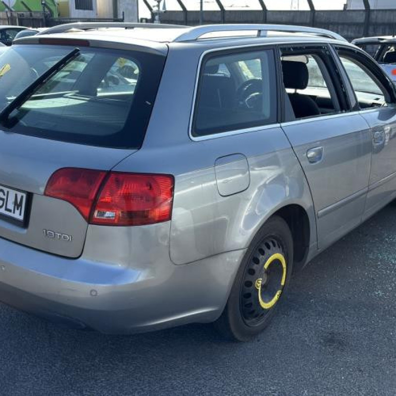 Feu arriere secondaire droit (feux) AUDI A4 2 Photo n°7