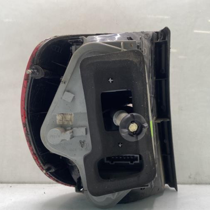 Feu arriere principal droit (feux) VOLKSWAGEN FOX Photo n°2