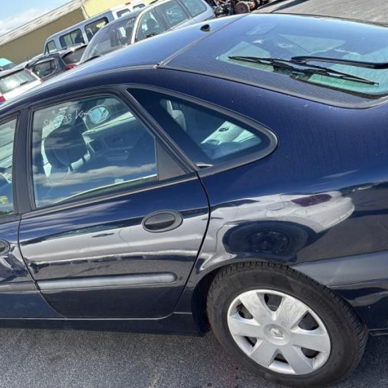 Feu arriere stop central RENAULT LAGUNA 1 Photo n°10