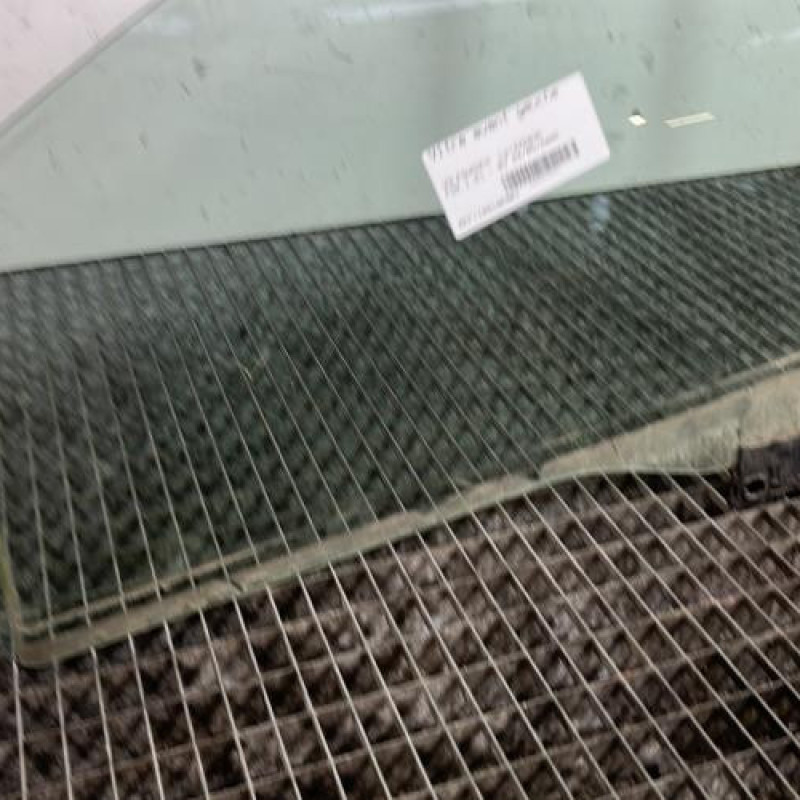 Vitre avant gauche VOLKSWAGEN FOX Photo n°2