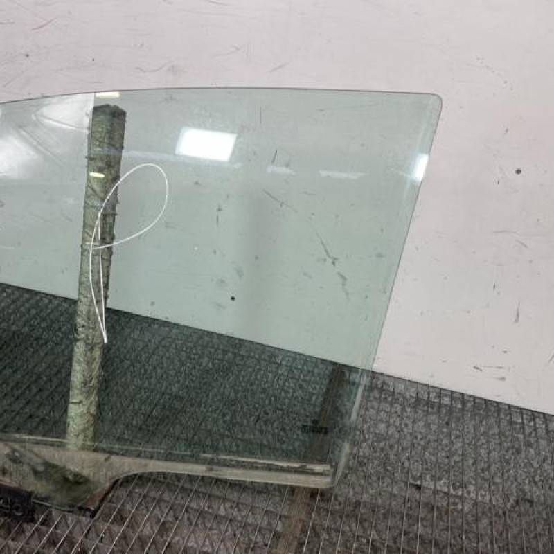 Vitre avant gauche VOLKSWAGEN FOX Photo n°3