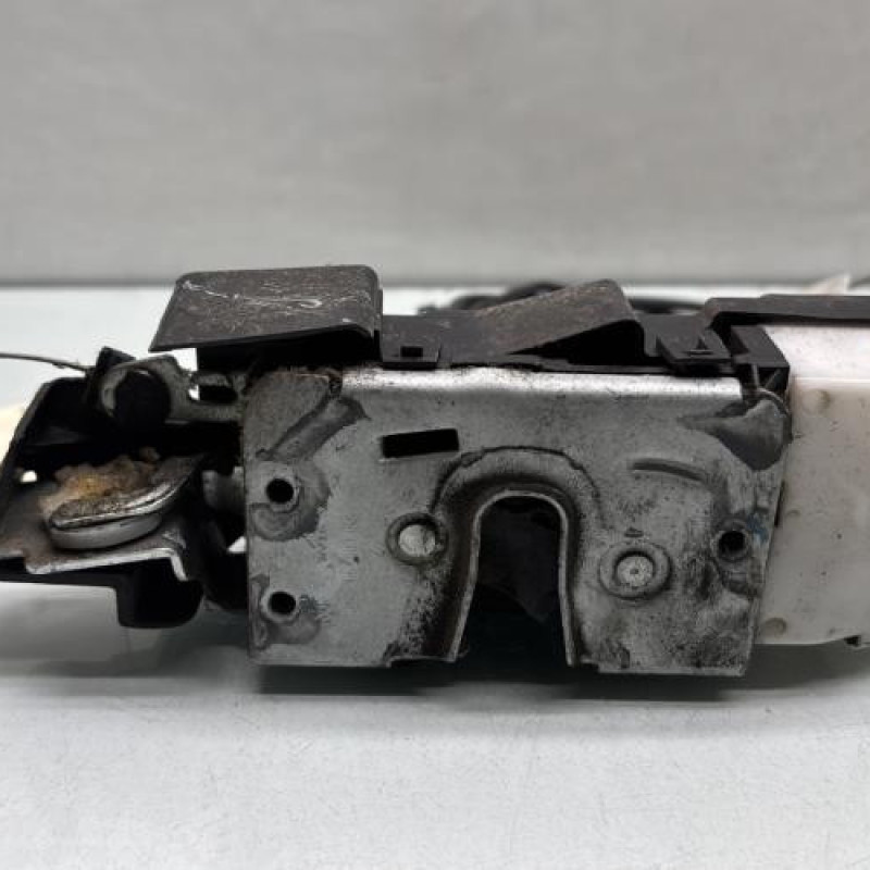 Serrure avant droit VOLKSWAGEN FOX Photo n°1