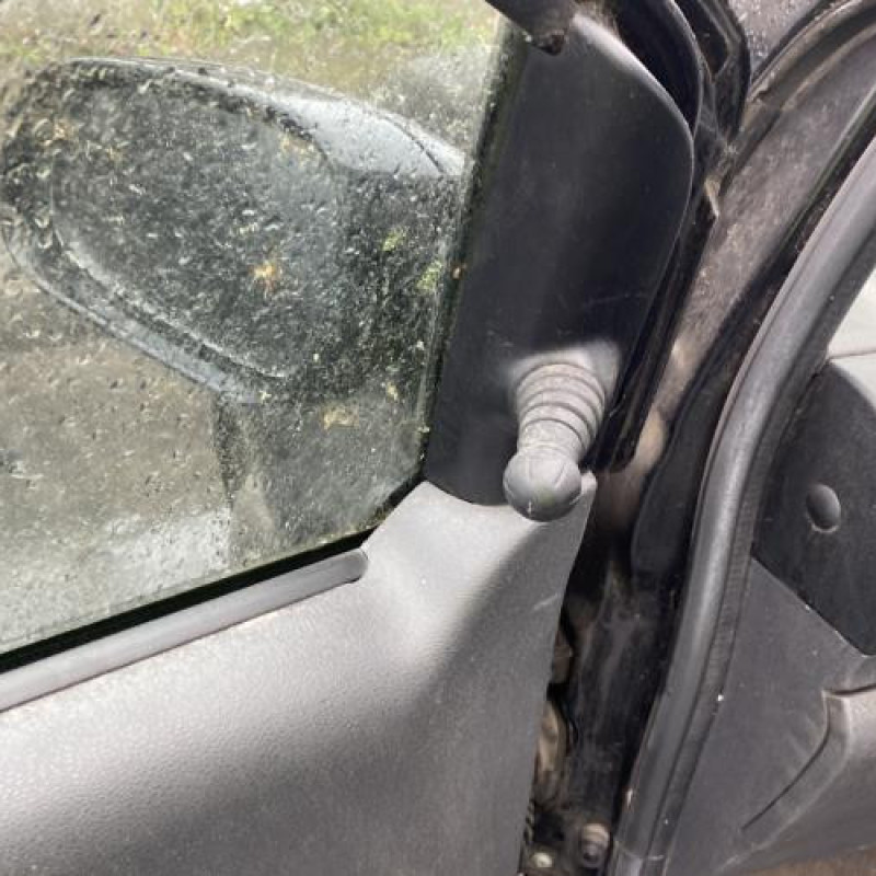 Serrure avant droit VOLKSWAGEN FOX Photo n°14