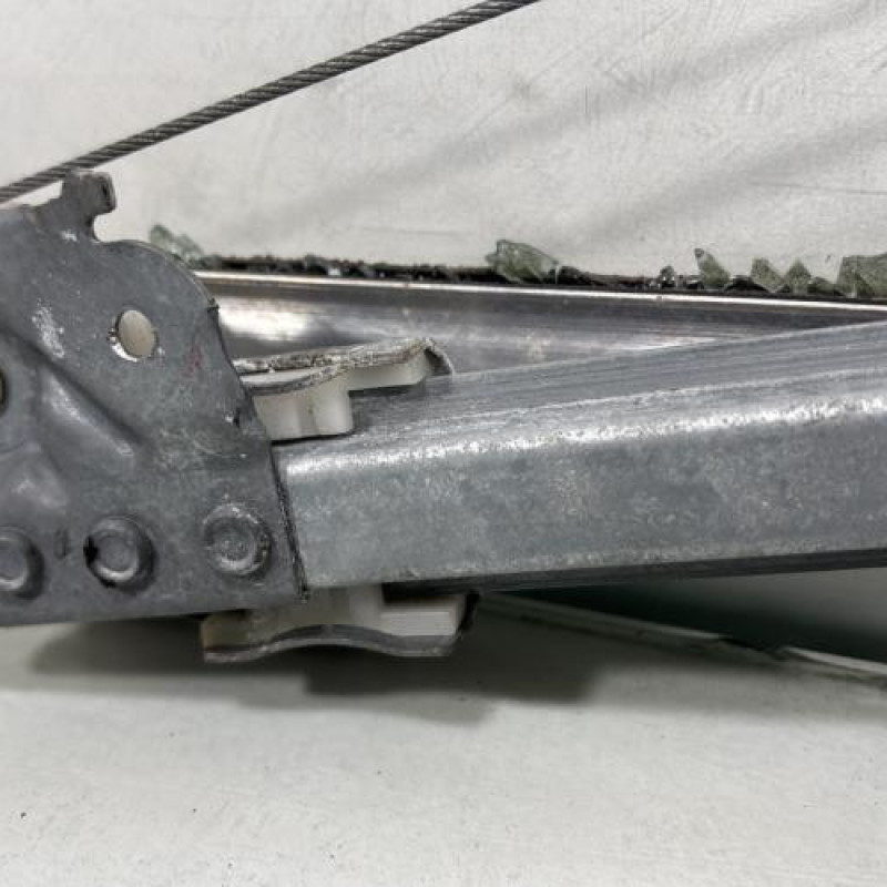 Leve vitre electrique arriere gauche MERCEDES CLASSE C 202 Photo n°2