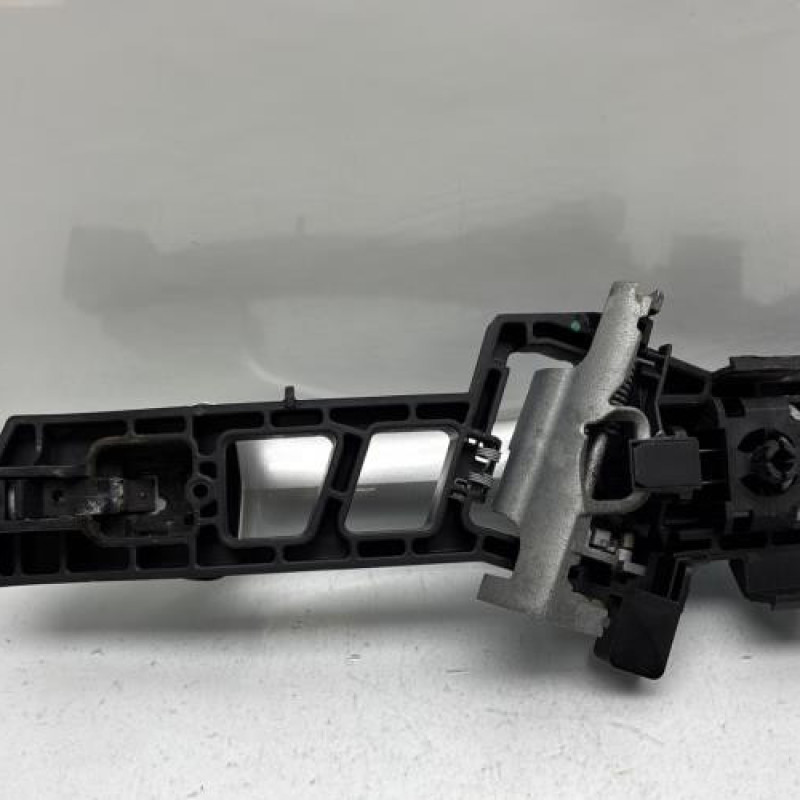 Poignee porte arriere gauche FORD FIESTA 6 Photo n°3