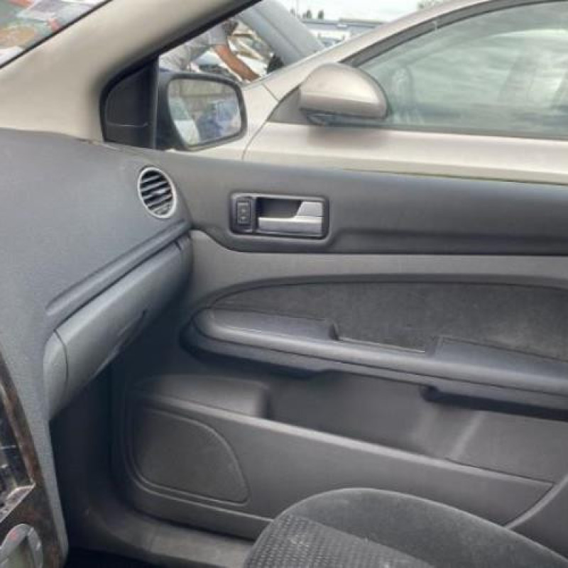 Pompe de direction FORD FOCUS 2 Photo n°8