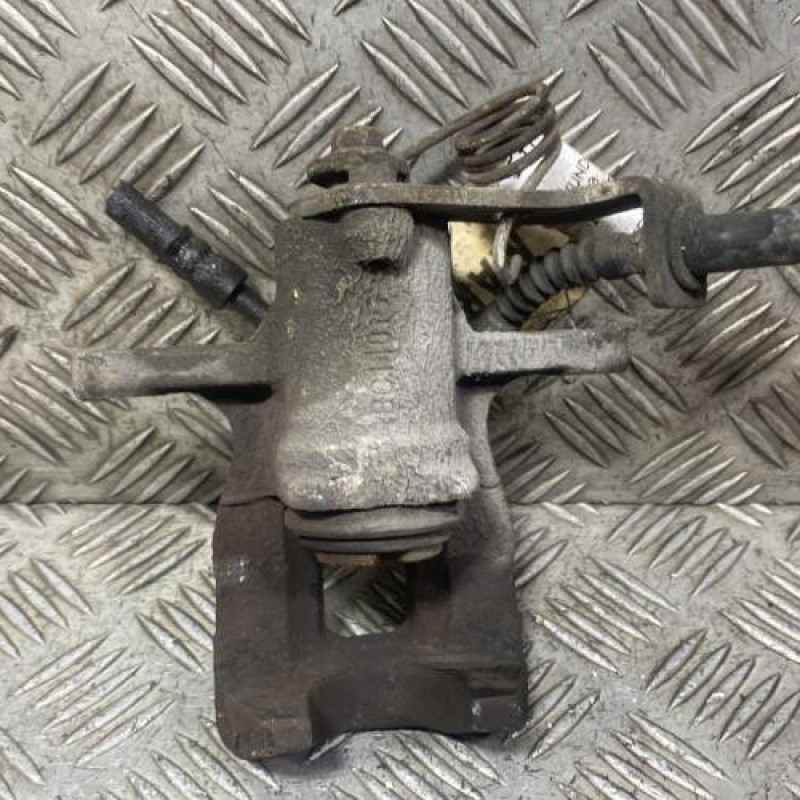 Etrier arriere gauche (freinage) HYUNDAI I 20 2 Photo n°3