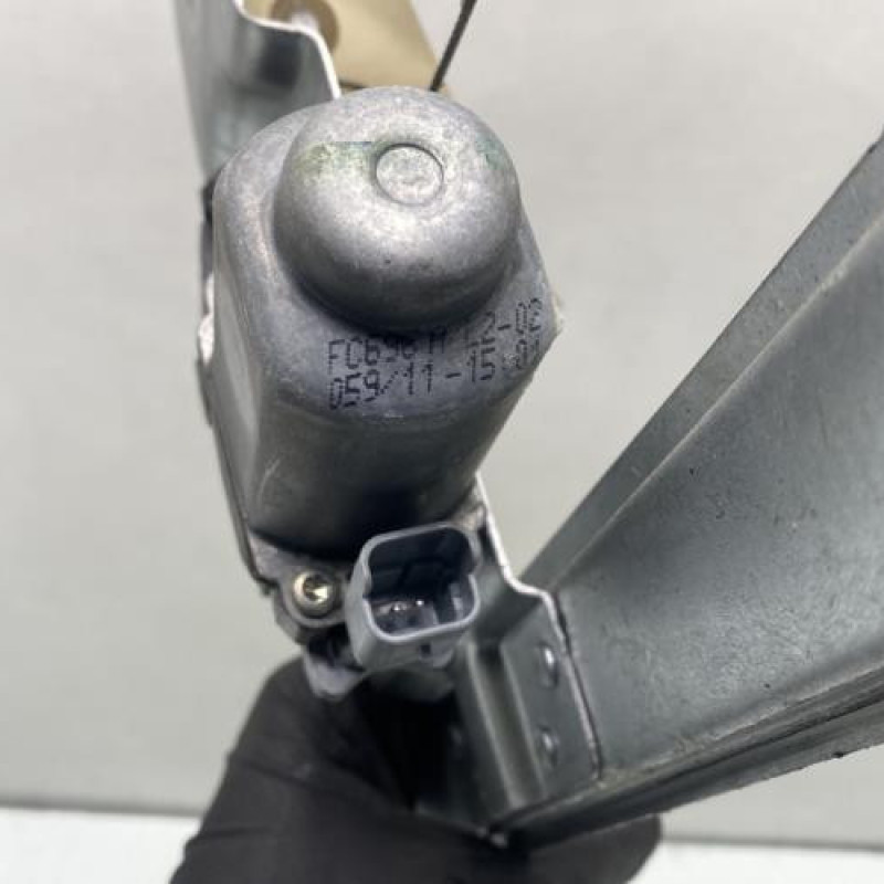 Leve vitre electrique avant gauche PEUGEOT PARTNER 2 Photo n°4