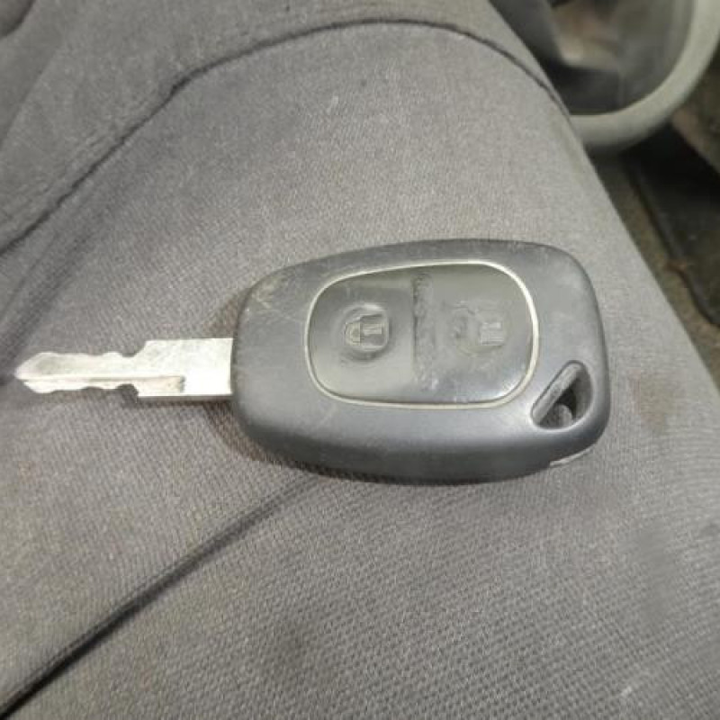 Pare choc arriere RENAULT TRAFIC 2 Photo n°6