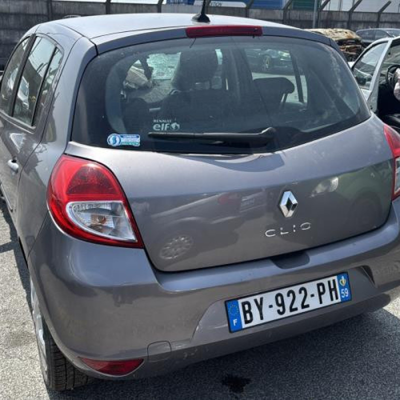 Pare boue arriere droit RENAULT CLIO 3 Photo n°8