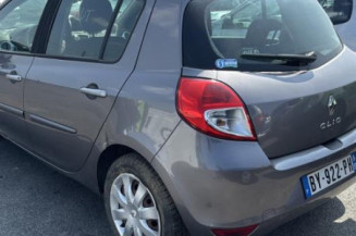 Pare boue arriere droit RENAULT CLIO 3