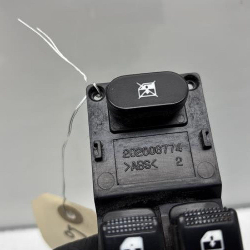 Interrupteur de leve vitre avant gauche HYUNDAI I 10 1 Photo n°4