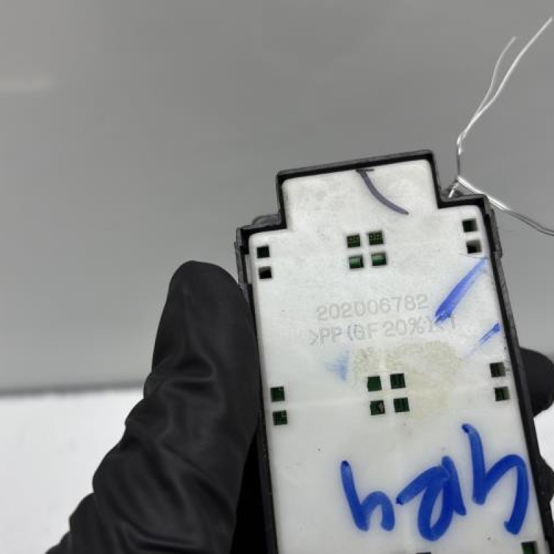 Interrupteur de leve vitre avant gauche HYUNDAI I 10 1 Photo n°5