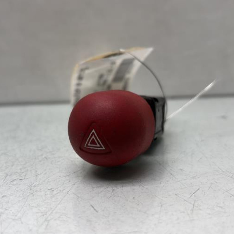 Bouton de warning RENAULT TWINGO 1 Photo n°1