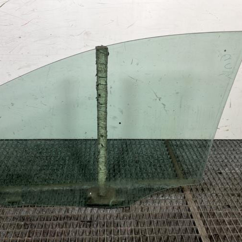 Vitre avant droit MERCEDES CLASSE A 169 Photo n°4