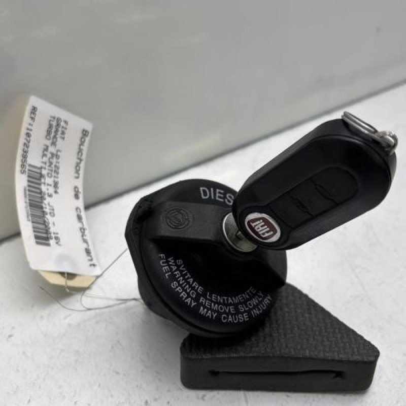 Bouchon de carburant FIAT GRANDE PUNTO Photo n°1