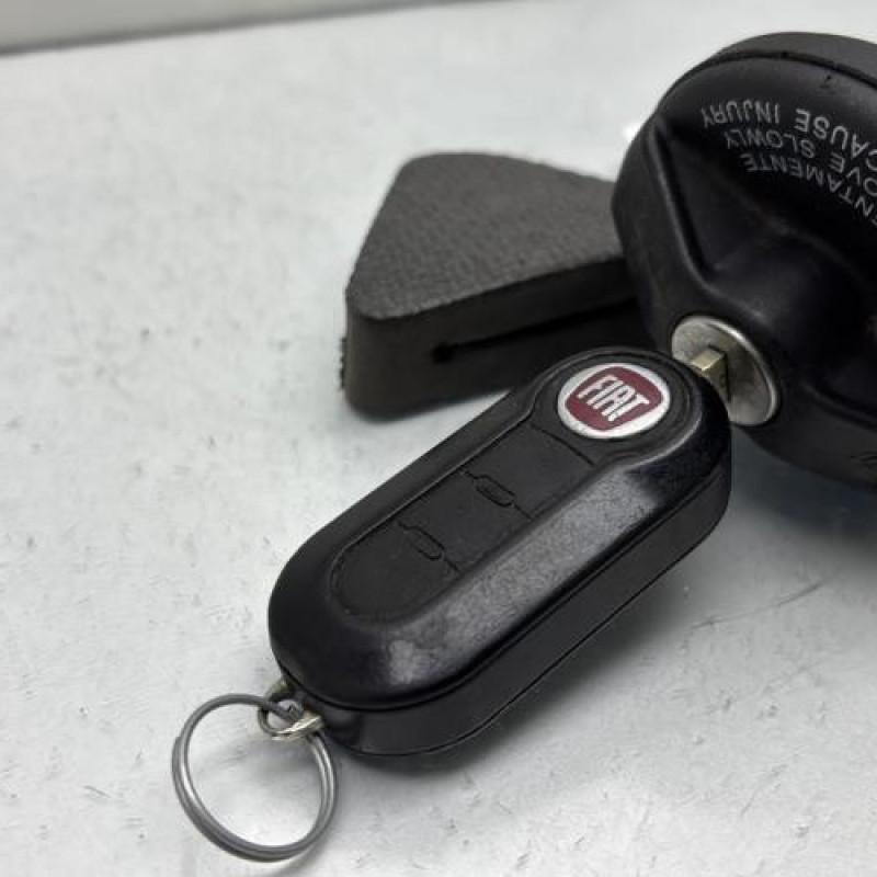 Bouchon de carburant FIAT GRANDE PUNTO Photo n°3