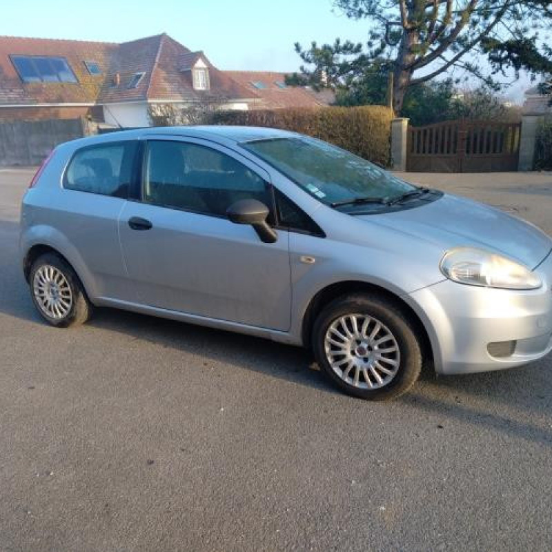 Bouchon de carburant FIAT GRANDE PUNTO Photo n°4