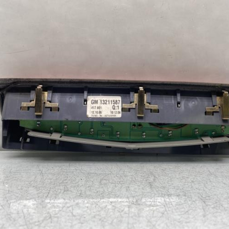 Feu arriere stop central OPEL ZAFIRA B Photo n°3