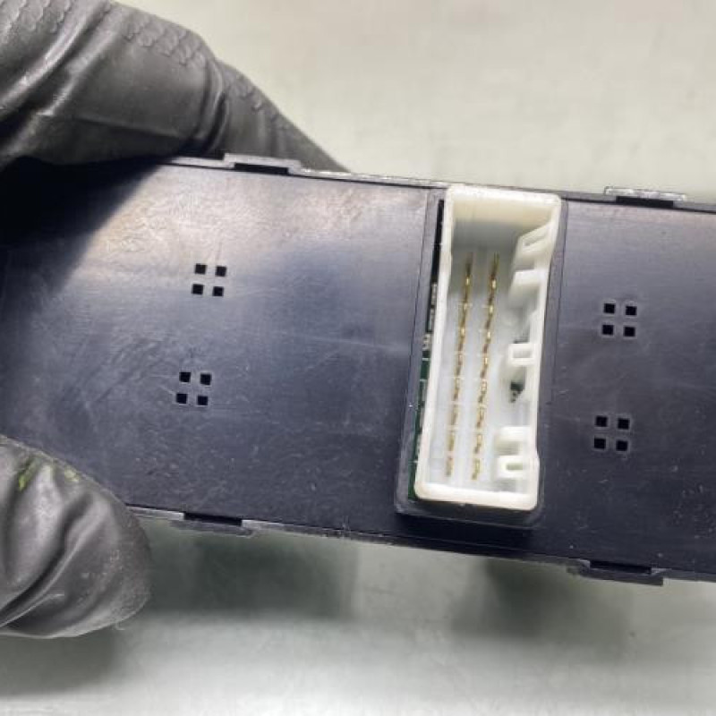 Interrupteur de leve vitre avant gauche HYUNDAI I 10 2 Photo n°6