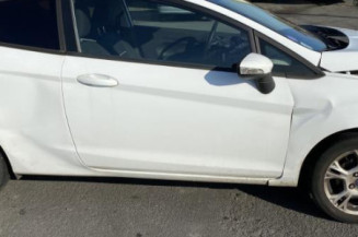 Vitre avant gauche FORD FIESTA 6