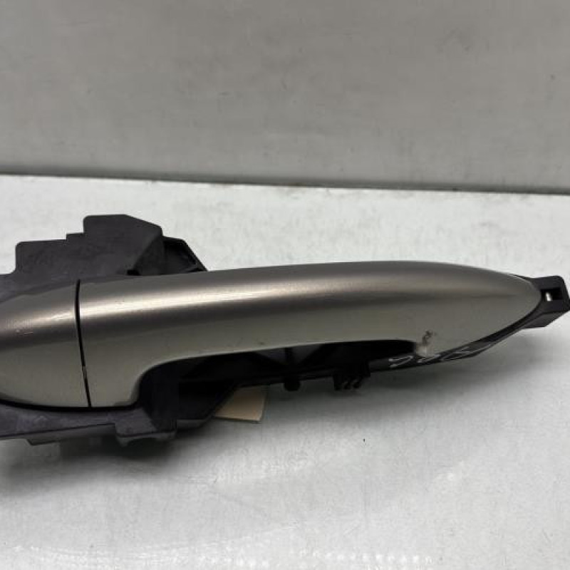 Poignee porte arriere gauche KIA VENGA Photo n°1