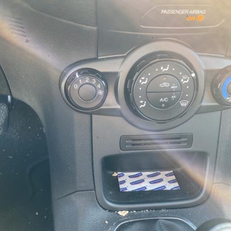 Poignee porte avant droit FORD FIESTA 6 Photo n°19