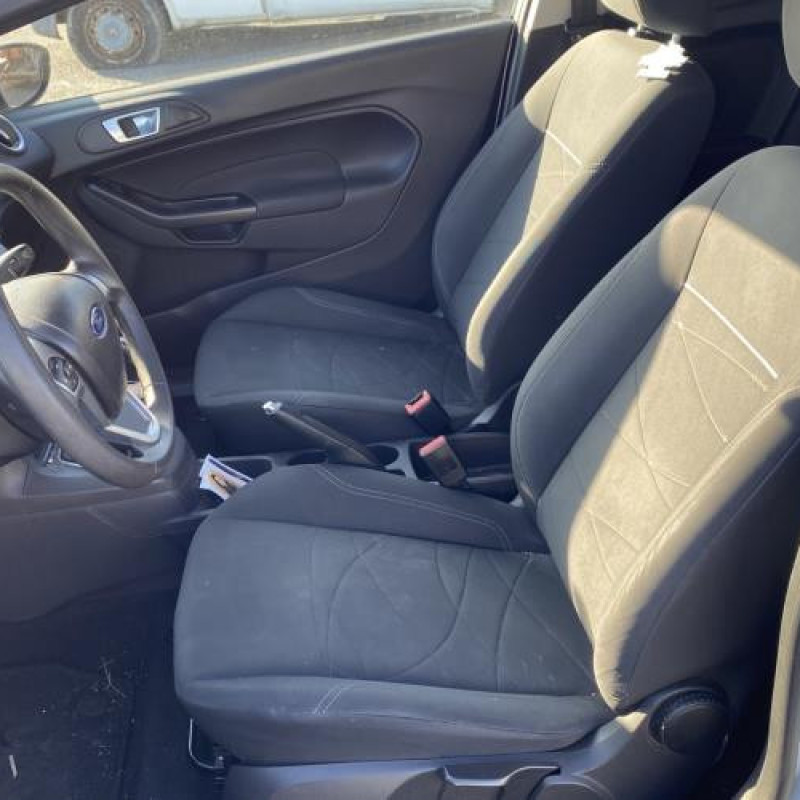 Poignee porte avant gauche FORD FIESTA 6 Photo n°13