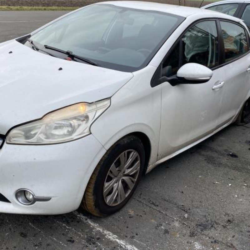 Feu arriere stop central PEUGEOT 208 1 Photo n°7