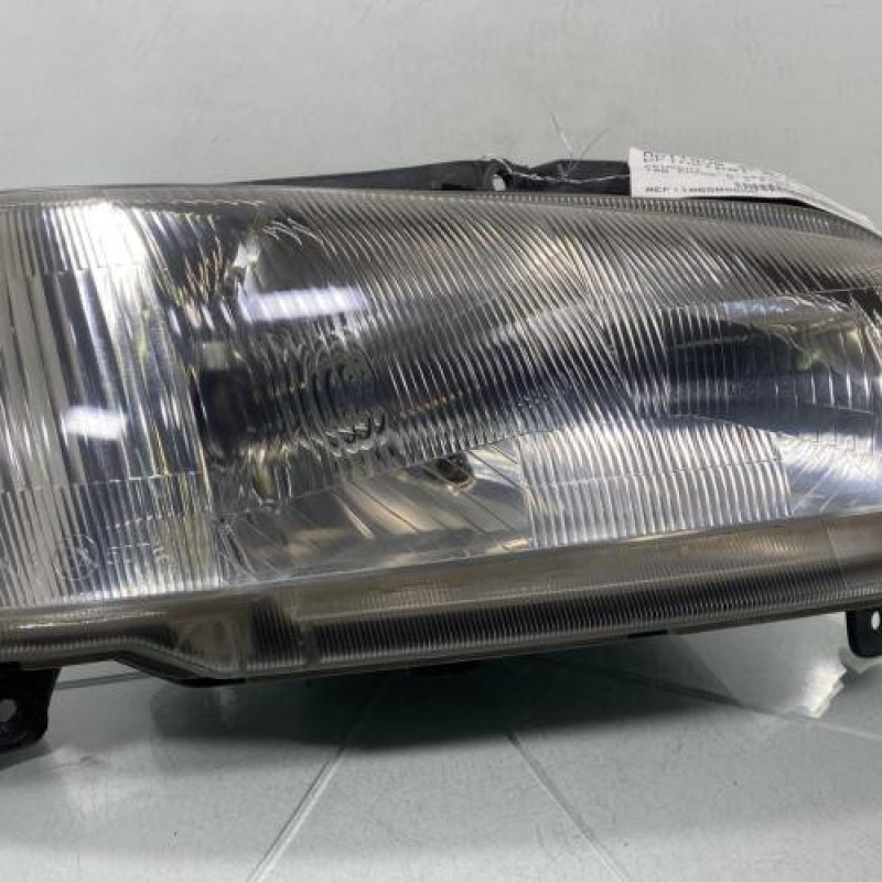 Optique avant principal droit (feux)(phare) PEUGEOT 106 Photo n°1